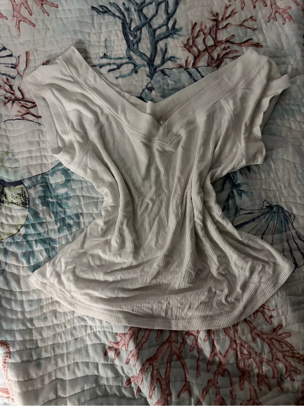 Women’s Ribbed V-Neck Short Sleeve Top - White